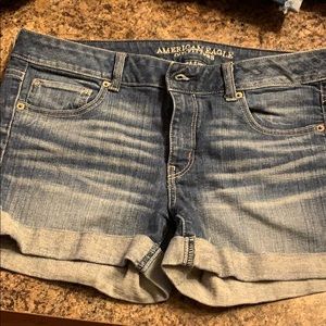 Like new AE midi shorts